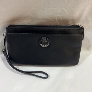 Tommy Hilfiger Black Wristlet Wallet Double Zip EXCELLENT Used Condition